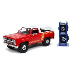 ماکت ماشین جادا مدل CHEVY BLAZER 1980 به همراه استند تایر