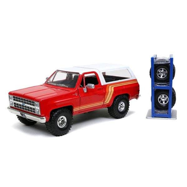 ماکت ماشین جادا مدل CHEVY BLAZER 1980 به همراه استند تایر