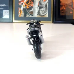ماکت موتور وِلی مدل APRILIA RSV 1000R FACTORY کد AP19660PW