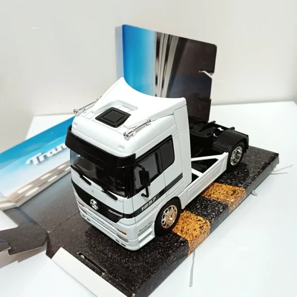 ماشین بازی وِلی مدل Mercedes Benz Actros کد 0254