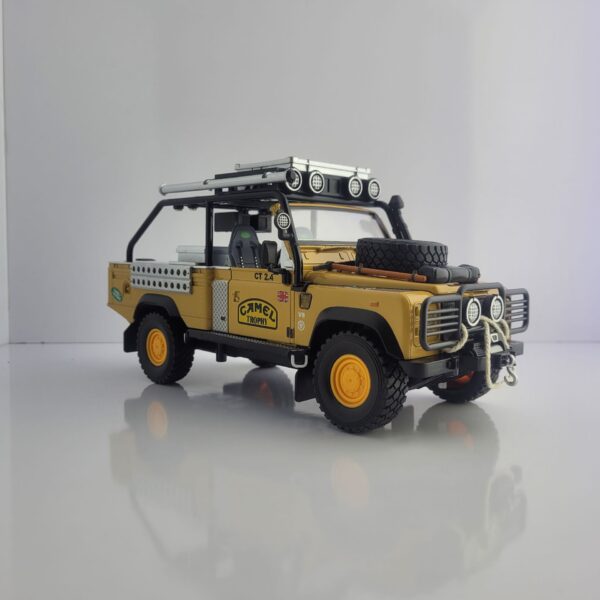 ماشین بازی مدل لندرور Camel Trophy