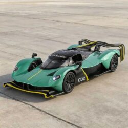 ماشین بازی مدل Aston Martin Valkyrie AMR